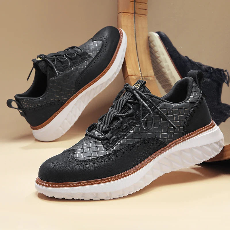 Large size lightweight casual sports shoes
