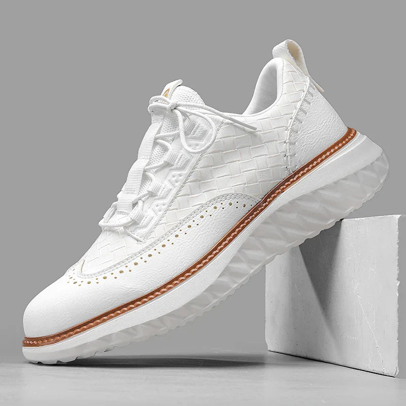 Large size lightweight casual sports shoes
