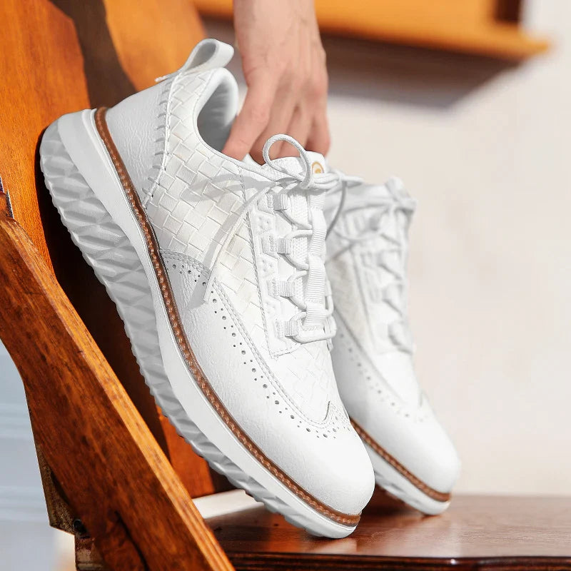 Large size lightweight casual sports shoes